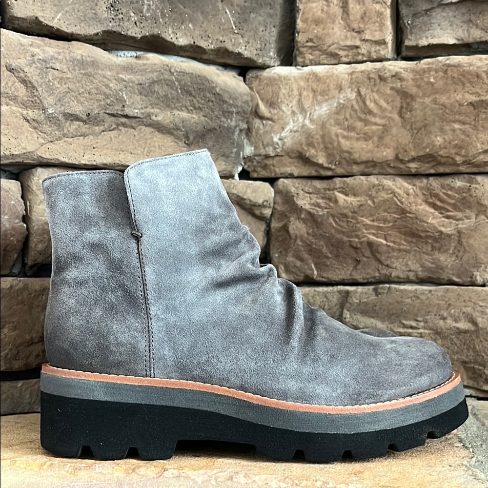 Sofft Pecola Waterproof Ankle Boots Gray Suede Lug Sole Women's Size 6M